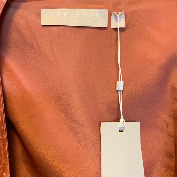 Keepsake Medium Set in Stone top w/Ruffles - Picture 4 of 8